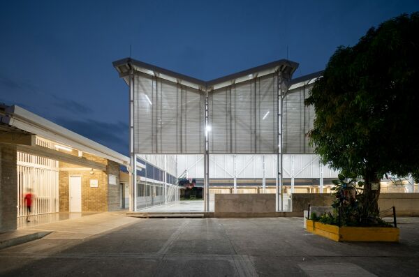 Schule in Kolumbien von Taller Sintesis