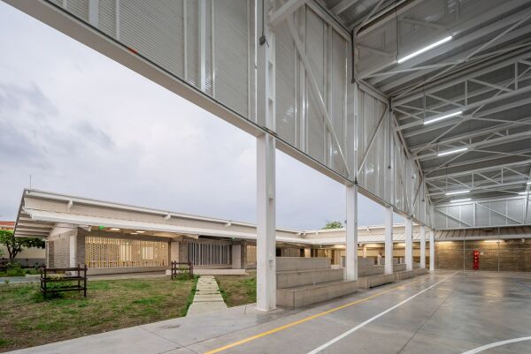 Schule in Kolumbien von Taller Sintesis