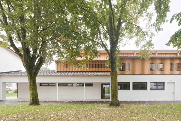 Mehrzweckhalle in Oberschwaben von Atelier Kaiser Shen