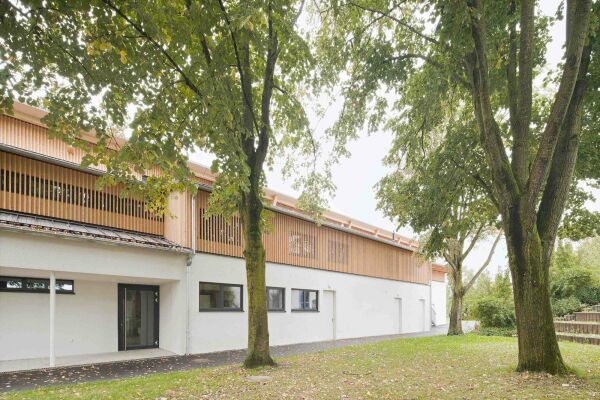 Mehrzweckhalle in Oberschwaben von Atelier Kaiser Shen