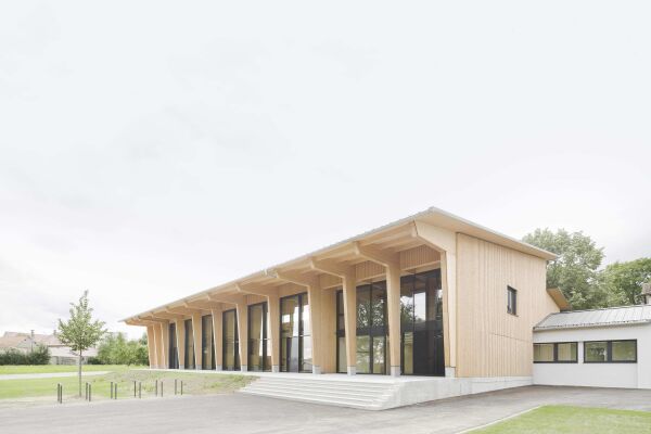 Mehrzweckhalle in Oberschwaben von Atelier Kaiser Shen