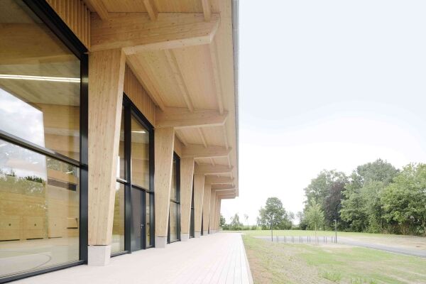 Mehrzweckhalle in Oberschwaben von Atelier Kaiser Shen