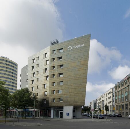 Stresemannstraße 105–109/Ecke Dessauer Straße von Zaha Hadid (1993/94), Foto: Gunnar Klack, Wikimedia CC BY-SA 4.0