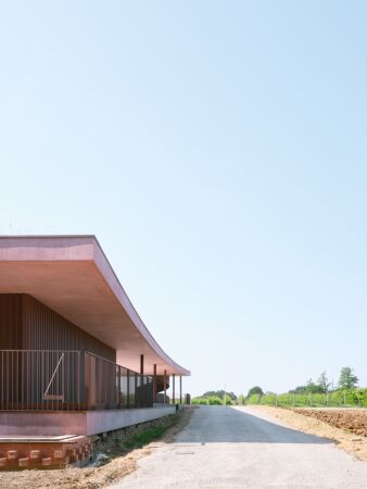 Weingut in der Lombardei von Studio Pizzi