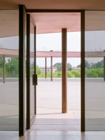 Weingut in der Lombardei von Studio Pizzi