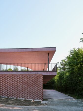 Weingut in der Lombardei von Studio Pizzi