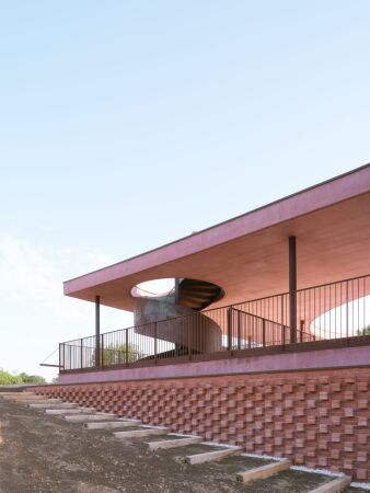 Weingut in der Lombardei von Studio Pizzi