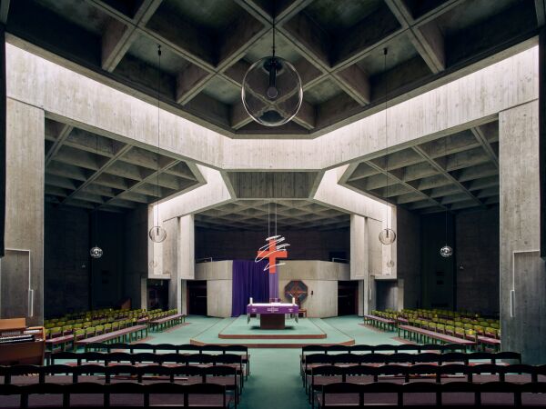 Heilig-Kreuz-Kirche in Wien von Hannes Lintl, 197175