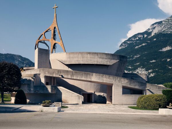 Chiesa di Santa Maria Immacolata in Longarone von Giovanni Michelucci, 197577