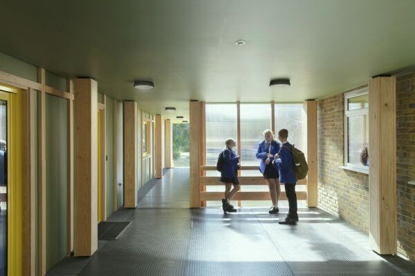 Schulerweiterung von Manalo & White Architects und Richard Lyndon Design