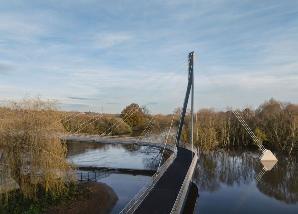 Fu- und Radwegbrcke von Moxon Architects
