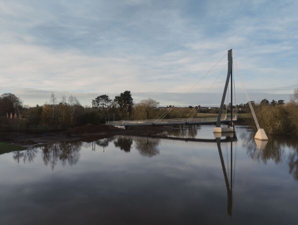 Fu- und Radwegbrcke von Moxon Architects