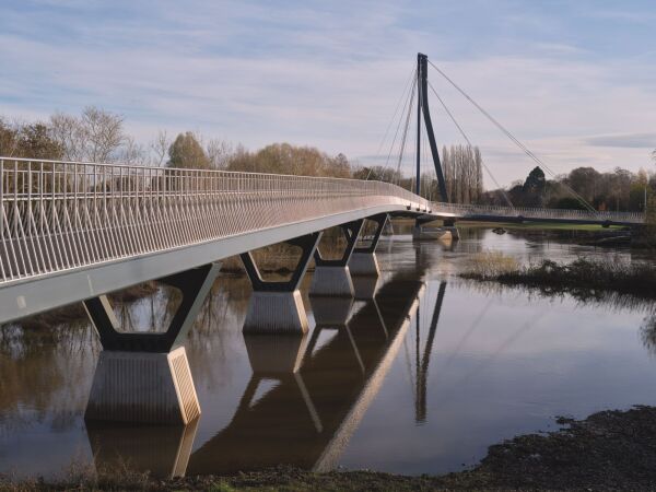 Fu- und Radwegbrcke von Moxon Architects