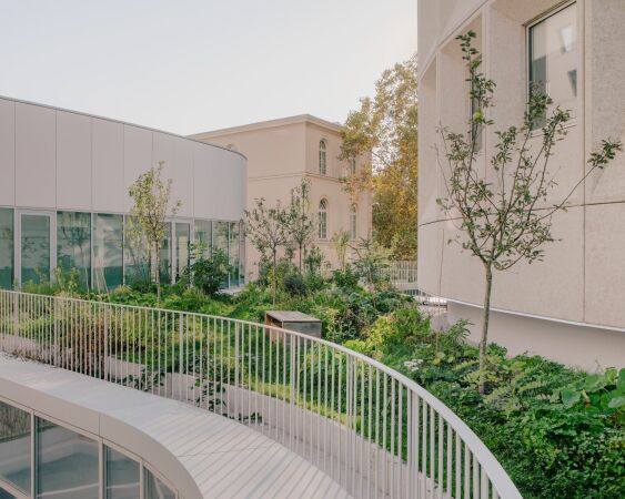 Sanierung und Erweiterung in Paris von Maud Caubet Architectes