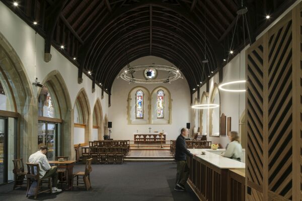 Kirchenumbau von John Puttick Associates