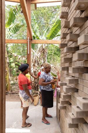 Prmiert in der Kategorie Collective Places: Coconut Harvester Center in Sumama (Brasilien) von Estudio Flume (So Paulo)