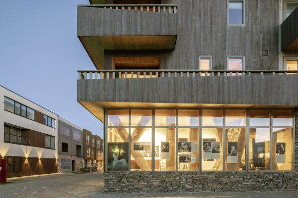 Wohnkomplex in Amsterdam von Natrufied Architecture