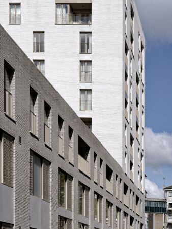 Sozialwohnungen und Gewerbe von M