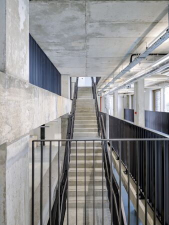 Sozialwohnungen und Gewerbe von M