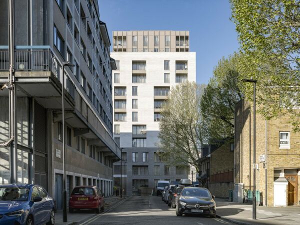 Sozialwohnungen und Gewerbe von M