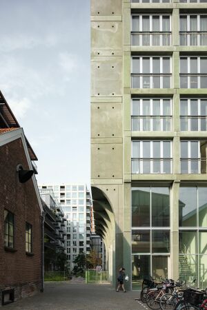 Rechts einer der Neubauten von OZ architects.
