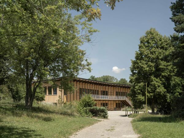 Schultrakt von Localarchitecture