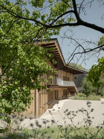 Schultrakt von Localarchitecture