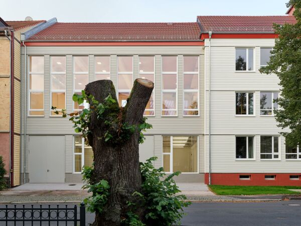 Sanierung und Erweiterung in Eisenach von Bro Voigt
