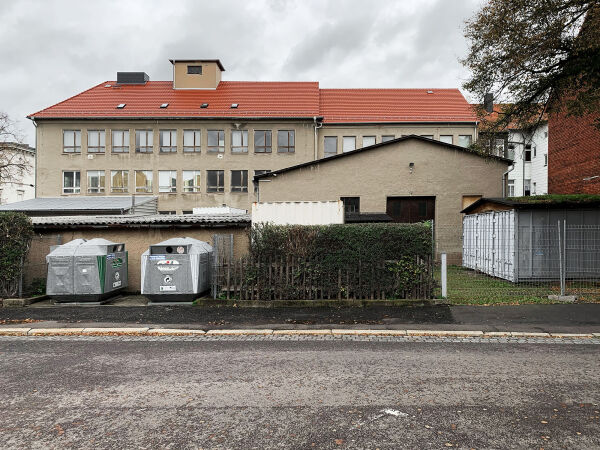 So sahen Bestand und Werkstatthof vor der Bauma�nahme aus.