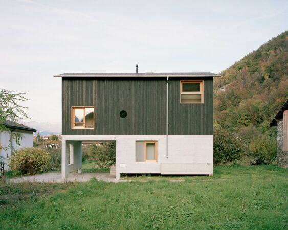 Wohnhaus im Kanton Wallis von Lionel Ballmer Architectes