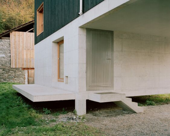 Wohnhaus im Kanton Wallis von Lionel Ballmer Architectes