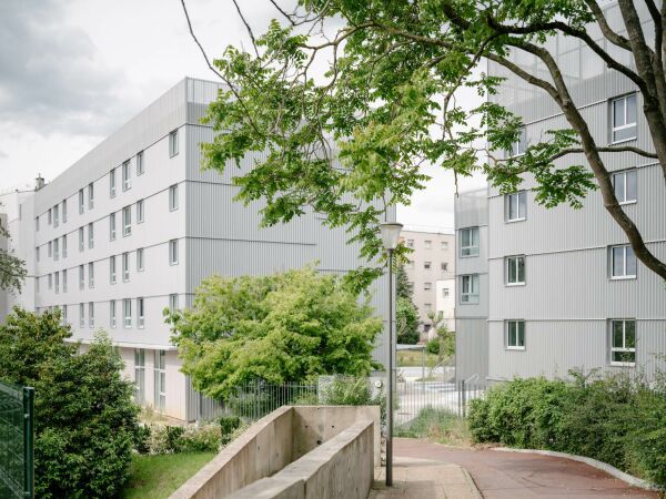 Umbau eines Studierendenwohnheims in Cergy von Graal