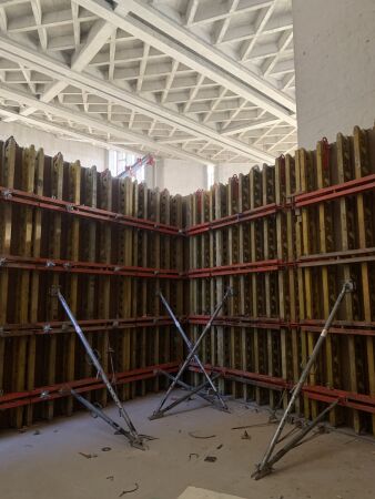 Schalungsarbeiten unterhalb der Empore