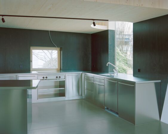 Erweitertes Einfamilienhaus in Schaan von Dominic Spalt Architektur