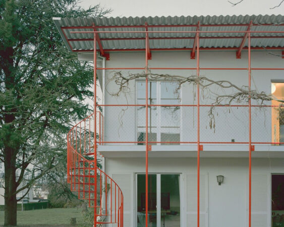 Erweitertes Einfamilienhaus in Schaan von Dominic Spalt Architektur