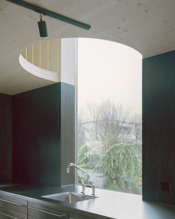 Erweitertes Einfamilienhaus in Schaan von Dominic Spalt Architektur