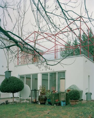 Erweitertes Einfamilienhaus in Schaan von Dominic Spalt Architektur