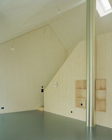 Erweitertes Einfamilienhaus in Schaan von Dominic Spalt Architektur