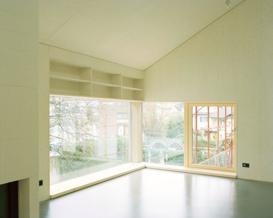 Erweitertes Einfamilienhaus in Schaan von Dominic Spalt Architektur