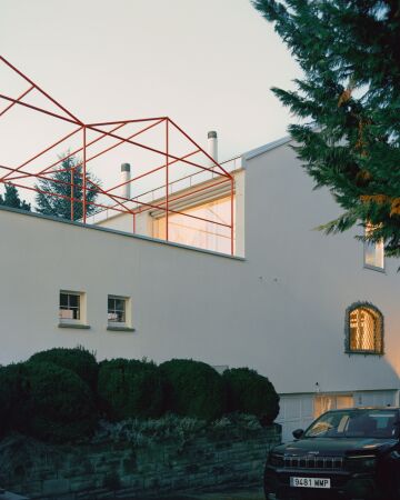 Erweitertes Einfamilienhaus in Schaan von Dominic Spalt Architektur