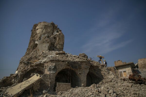 Al-Hadba Minarett, vor dem Wiederaufbau
