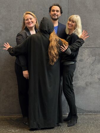 Kuratorisches Team des Deutschen Pavillons: Elisabeth Endres, Gabriele G. Kiefer (in schwarzer Kutte), Daniele Santucci und Nicola Borgmann
