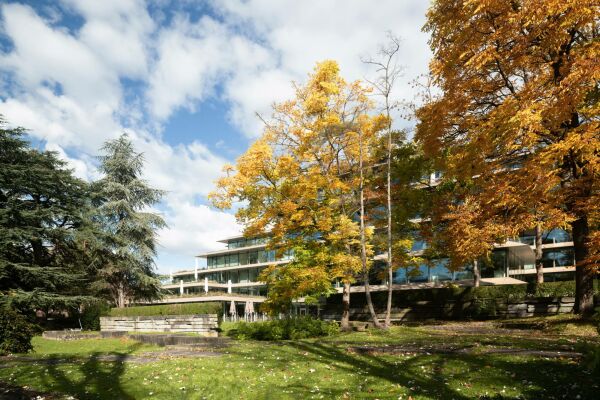 Umbau eines B�rogeb�udes von C.F. M�ller