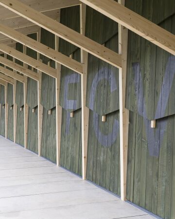 Umkleideanlage von Localarchitecture bei Lausanne