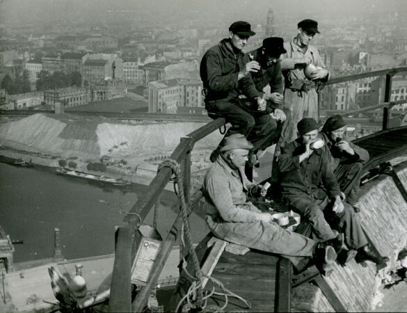 Bauarbeiten zur Errichtung der Notkuppel, 1952