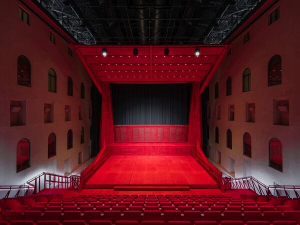 Umbau des Karlsbader Kaiserbads von Petr Hjek Architekti