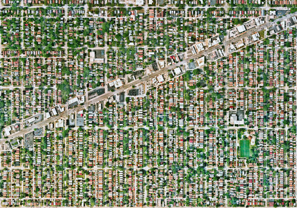 Benjamin Grant: Berwyn, Illinois, 2023  Berwyn ist als City of Homes bekannt und hat mit gut 57.000 Einwohner*innen auf nur 10 Quadratkilometer die hchste Bevlkerungsdichte aller Gemeinden in Illinois.