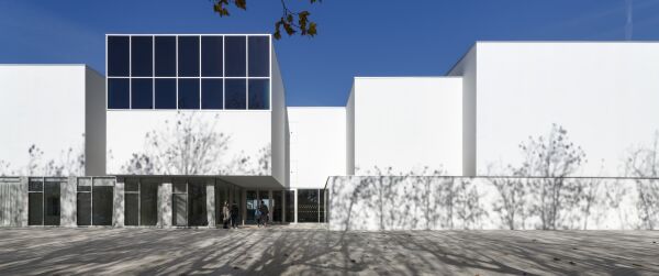 Kulturzentrum bei Bayonne von Dominique Coulon & Associs