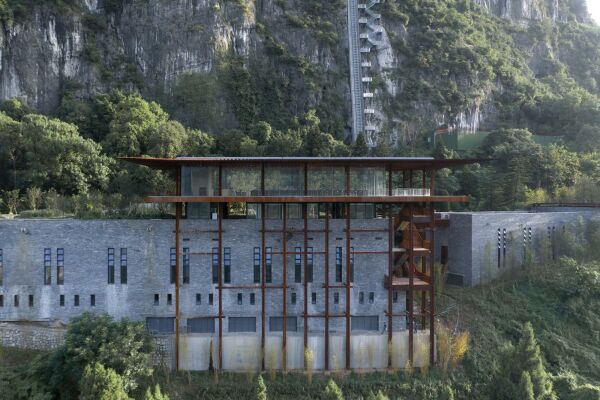 The Renovation of Tianbao Cave District of Erlang Town (2021)