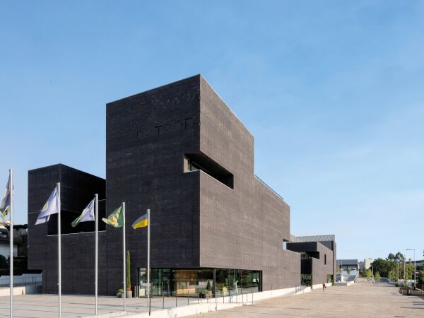 Rathaus in Trofa von NOARQ